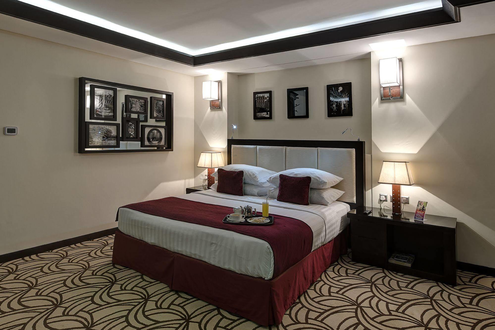 Raintree Rolla Hotel Dubai Exterior photo