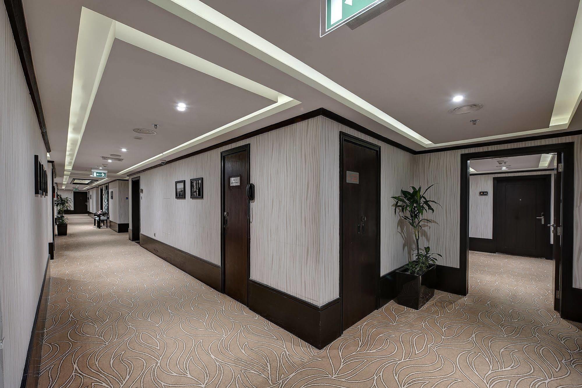Raintree Rolla Hotel Dubai Exterior photo